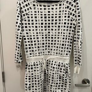Alternative Monochrome Patterned Top